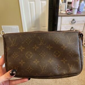Authentic Louis Vuitton Monogram Accessories Pochette